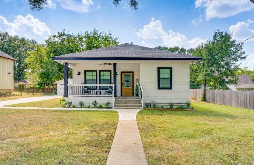 Brenham House | 1 Mi to Dtwn Brenham! The Bell and Bloom Cottage