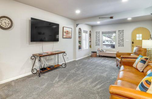 Casper House | 1 Mi to Dtwn Casper Homey Getaway with Yard!