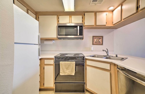 Cathedral City Condo | 1 Mi to Dtwn Cathedral City: Condo w/Balcony