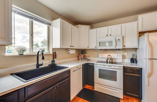 Estes Park Condo | 1 Mi to Dtwn Estes Park: Mtn-View Haven!