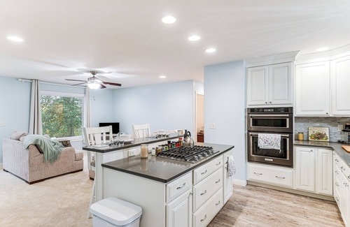 Newburgh Cottage | 1 Mi to Dtwn Newburgh: Quiet Home w/Yard!