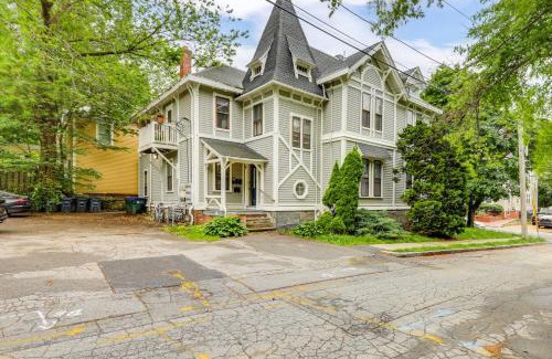 College Hill Apartment | 1 Mi to Dtwn Providence East Side Retreat!