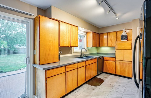 Owosso House | 1 Mi to Dtwn: Suburban Home w/Yard in Owosso