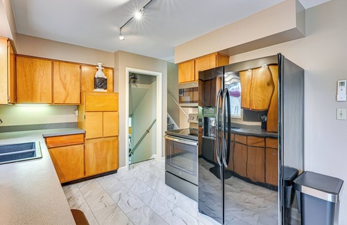 Owosso House | 1 Mi to Dtwn: Suburban Home w/Yard in Owosso
