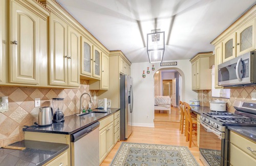 Downtown Baltimore House | 1 Mi to Dtwn: Townhome w/Patio in Baltimore!