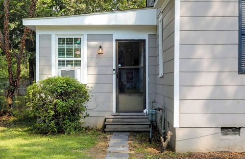 Greenwood Apartment | < 1 Mi to Dtwn: Updated Studio in North Greenwood!