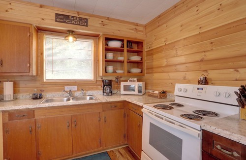 Greers Ferry Cabin | 1 Mi to Greers Ferry Lake: Cabin w/Pool Access