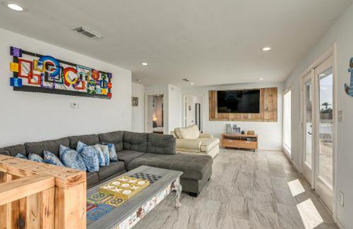 Jamaica Beach House | 1 Mi to Jamaica Beach Gem with Waterfront Decks