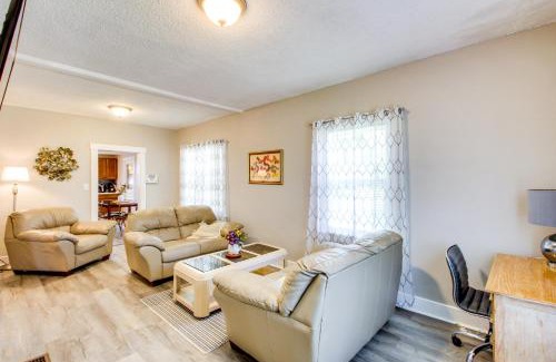 Manhattan House | 1 Mi to K-State Campus Central Manhattan Home