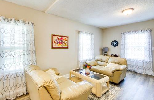 Manhattan House | 1 Mi to K-State Campus Central Manhattan Home