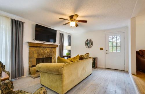 Clarkdale House | 1 Mi to Lake Allatoona Family Home on Farm!