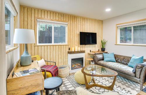 Crestline Apartment | 1 Mi to Lake Cozy Crestline Cabin with Hot Tub!