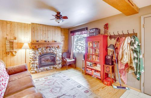 Easton House | 1 Mi to Lake Easton Cozy Cascades Cabin!
