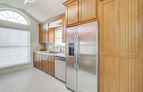 Jacksonville House | 1 Mi to Lake Jacksonville: Pet-Friendly Home