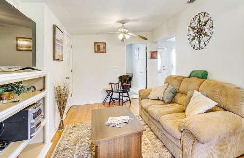 Sebring House | 1 Mi to Lake Jackson Home with Screened Patio!