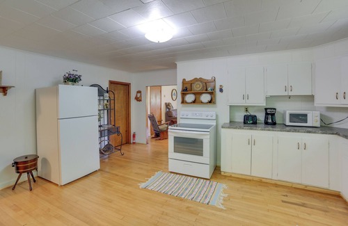Laurium Cottage | 1 Mi to Lake Superior: Cottage w/Sauna & Rec Room
