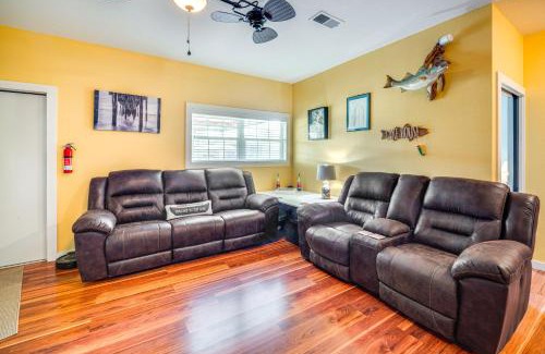 Kingston House | 1 Mi to Lake Texoma Access Home with Deck