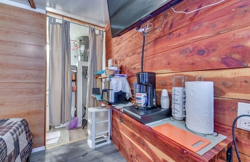 Kingston Apartment | 1 Mi to Lake Texoma: Cozy Studio w/Outdoor Space!
