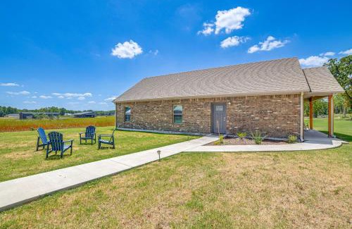 Kingston House | 1 Mi to Lake Texoma Family Retreat with Yard