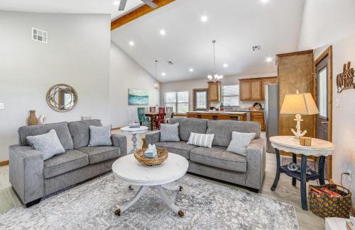 Kingston House | 1 Mi to Lake Texoma Family Retreat with Yard