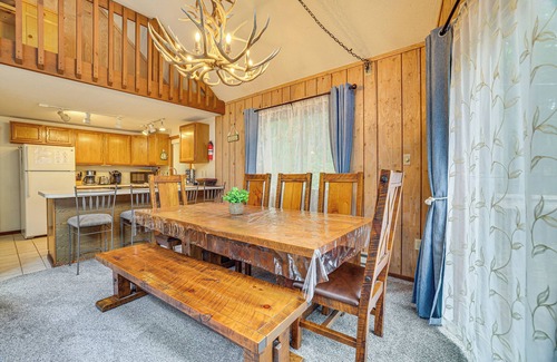 Greentown Cabin | < 1 Mi to Lake Wallenpaupack: Poconos Cabin Rental