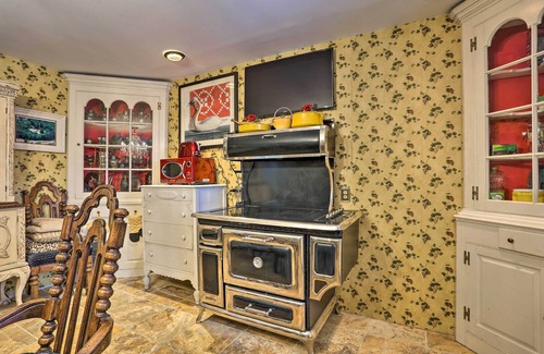 White Mills Villa | 1 Mi to Lake Wallenpaupack: Spacious Poconos Villa