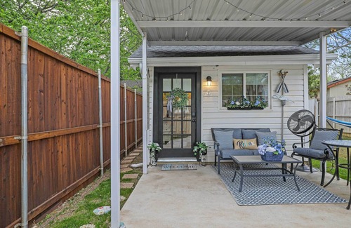 Lake Dallas Apartment | 1 Mi to Lewisville Lake Fun: Quaint Cottage!