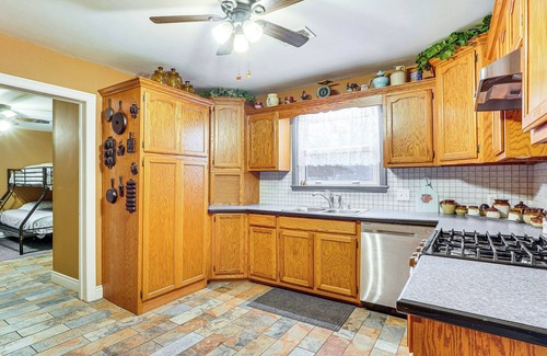 Berryville House | < 1 Mi to Main St Berryville: Spacious Family Home
