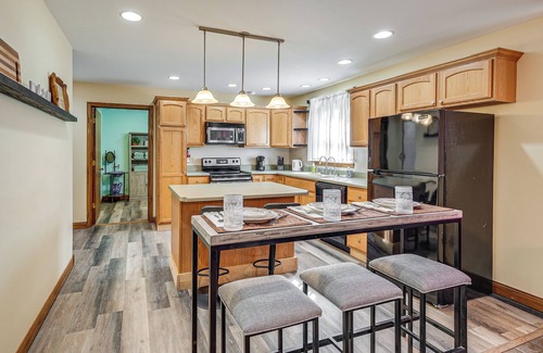 Ridgeville Corners House | 1 Mi to Main St! Family Farmhouse in West Unity