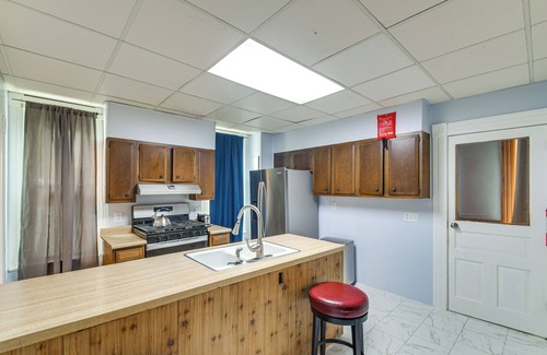 Galesburg Apartment | < 1 Mi to Main St: Quiet Apartment in Galesburg!