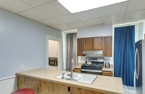 Galesburg Apartment | < 1 Mi to Main St: Quiet Apartment in Galesburg!