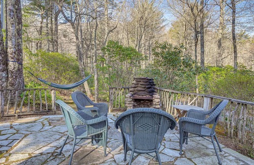 Lake Toxaway House | < 1 Mi to Marina: ‘Ford Mountain Retreat’ w/Deck