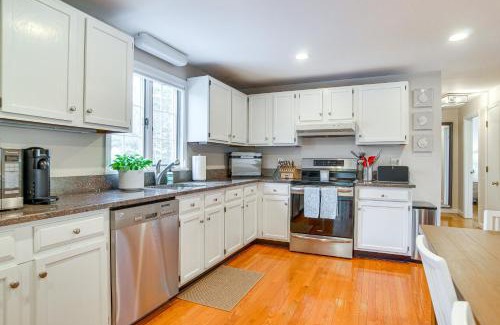 North Falmouth House | 1 Mi to Megansett Beach Charming Cape Cod Home