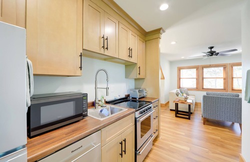 Bryson City Apartment | 1 Mi to Nantahala River: Mtn-View Retreat!