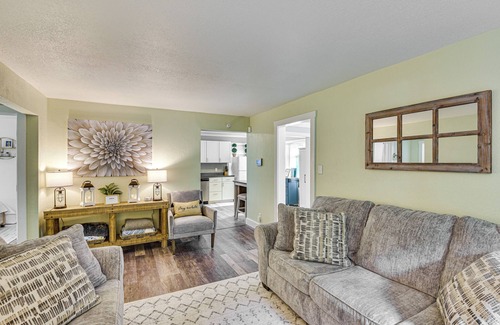 South Bend Cottage | < 1 Mi to Notre Dame: Family-friendly Home!