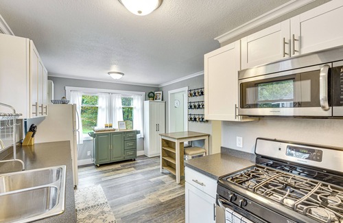 South Bend Cottage | < 1 Mi to Notre Dame: Family-friendly Home!