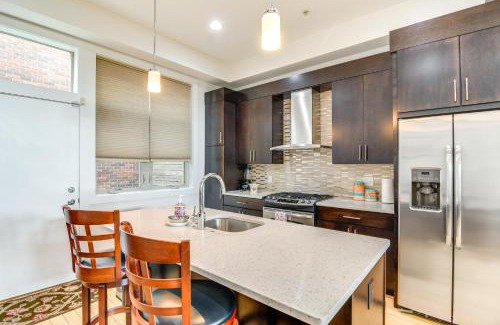 Old City House | 1 Mi to Old Town Philadelphia Townhome with Patio!