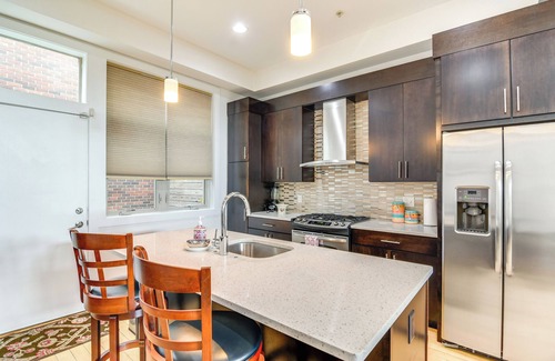 Old City House | 1 Mi to Old Town: Philadelphia Townhome w/Patio!