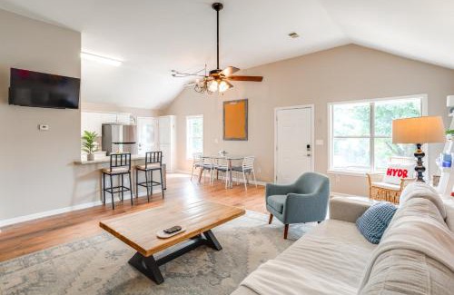 Oxford House | 1 Mi to Ole Miss Pet-Friendly Retreat with Yard