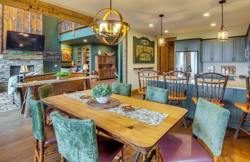 Glenville House | 1 Mi to Panthertown Valley: Mountain Lodge w/Deck