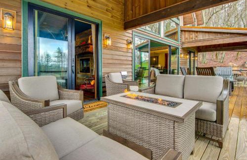 Glenville House | 1 Mi to Panthertown Valley Mountain Lodge with Deck