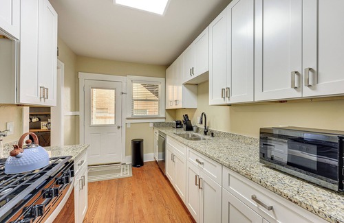 Uptown Apartment | 1 Mi to San Antonio Zoo: Olmos Park Apt!