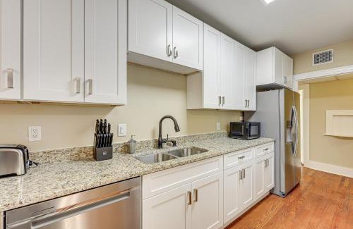 Uptown Apartment | 1 Mi to San Antonio Zoo Olmos Park Apt!