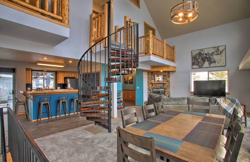 Kellogg House | 1 Mi to Silver Mountain: Family Home w/Views!