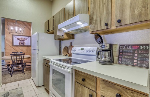 Alto Condo | 1 Mi to Ski Slopes: Alto Escape w/Game Room!