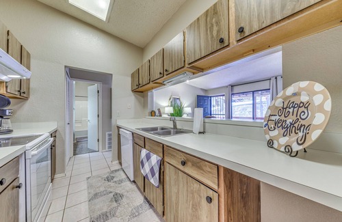 Alto Condo | 1 Mi to Ski Slopes: Alto Escape w/Game Room!