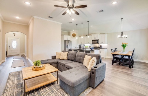 Greenville House | 1 Mi to Splash Kingdom Air Patrol: Home w/Patio!
