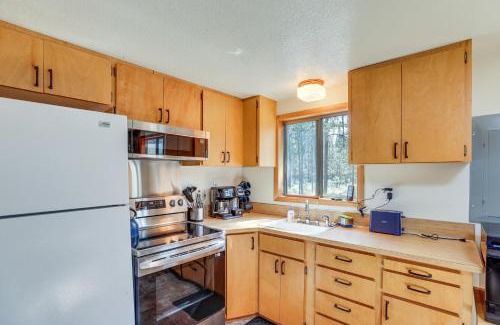 La Pine House | 1 Mi to State Park Peaceful La Pine Cabin with Deck