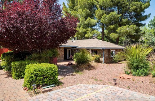 West Sedona Cottage | 1 Mi to Trails: Pet-friendly Home in West Sedona!