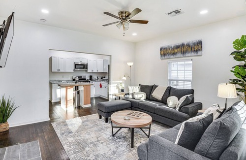 Tulsa House | 1 Mi to Tulsa Arts District: Updated Home w/Deck!